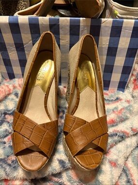 Michael Kors Brown Croc-Textured Peep-Toe Wedge Espadrilles